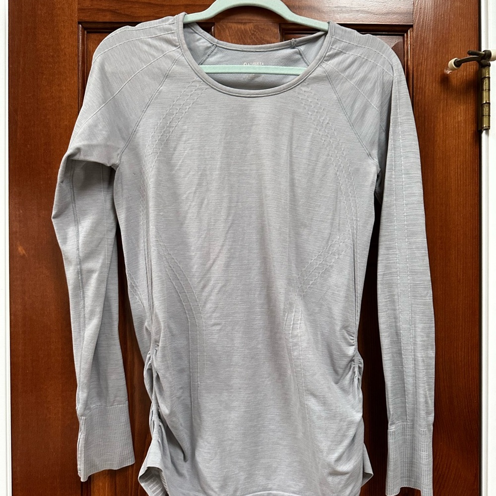 Athleta Momentum Light Gray Long Sleeve Top